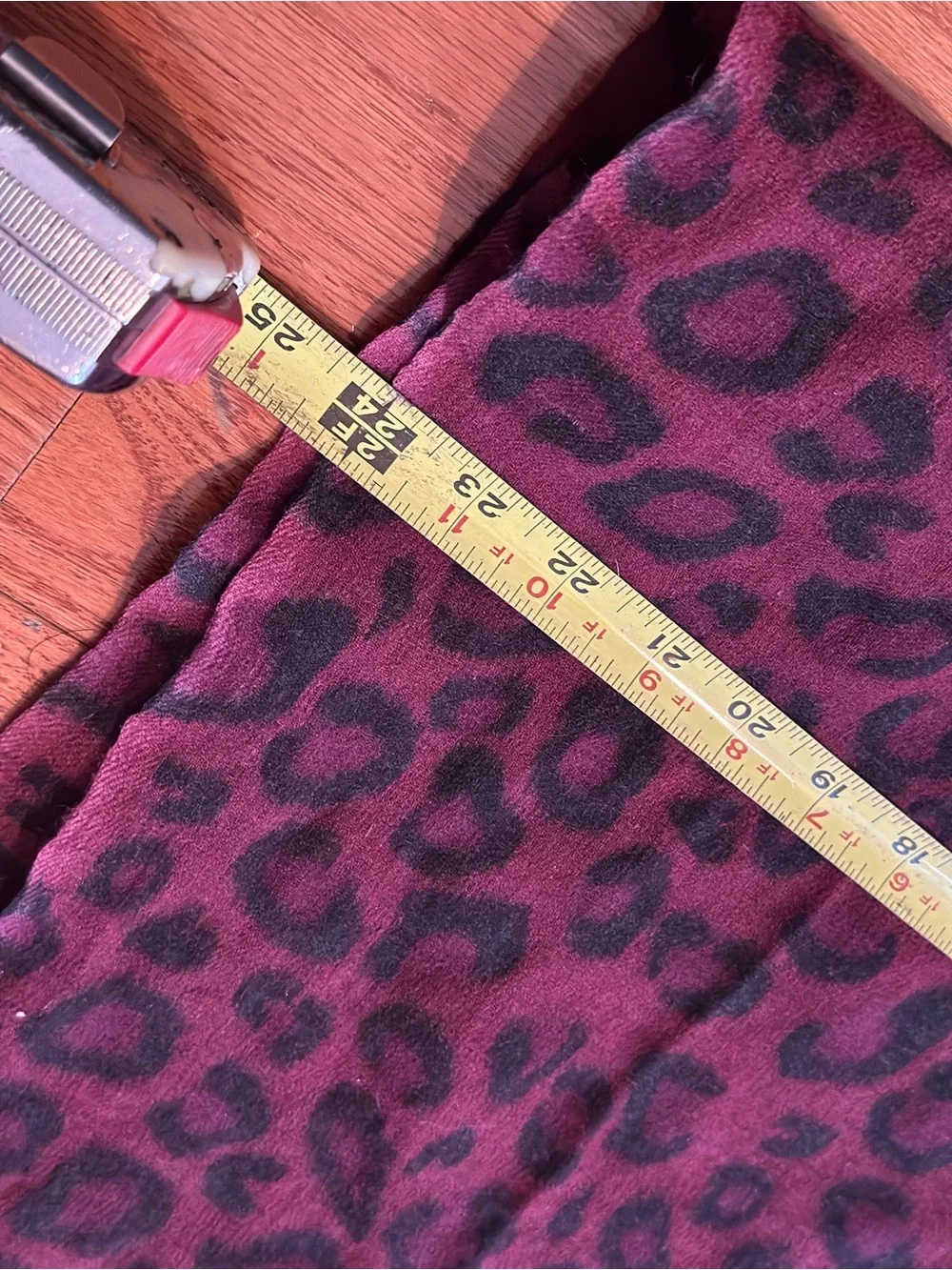Wilfred Aritzia Burgundy Black Leopard Print Wool Scarf Fringe One Size
